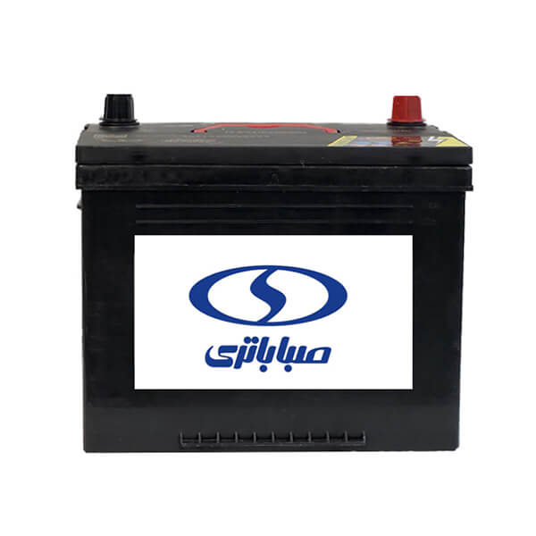 تصویر نزدیک باتری اتمی ۷۰ آمپر صبا باتری، مدل D26 با قطب موافق (راست) و بدنه مشکی؛ دارای برچسب مشخصات فنی، تکنولوژی سیلد کلسیمی.